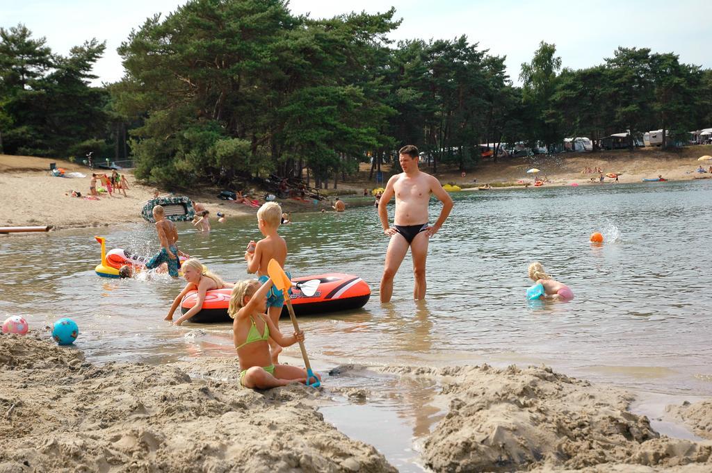 Отель Camping Blauwe Meer Nv Ломмель Экстерьер фото